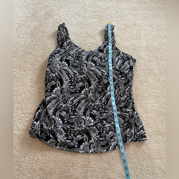 Lands End Swimsuit Top with Build in Bra - Size: 22W - Picture 3 of 8
